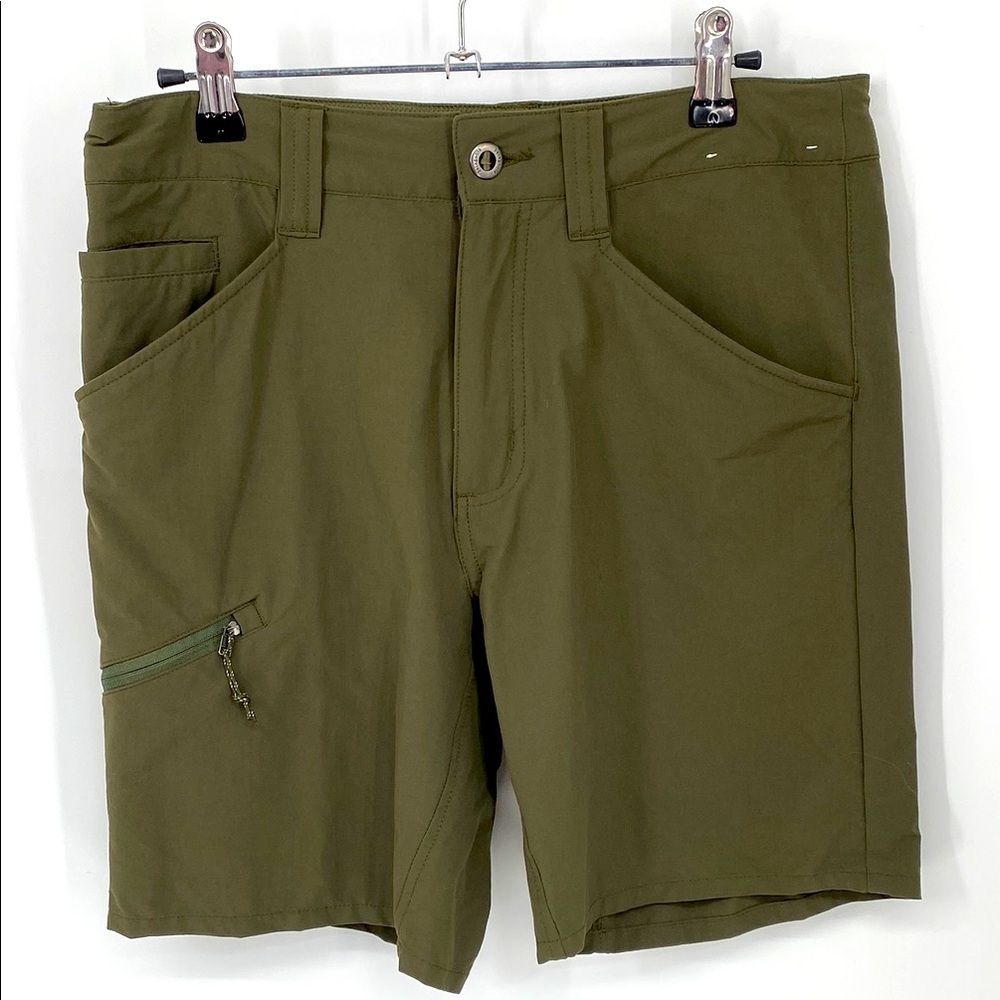 Patagonia Green Cargo Shorts for Outdoor Adventures Men’s Size 30